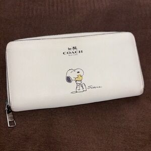 Used COACH X Snoopy White Leather Zip Around Wallet Designer Handbag